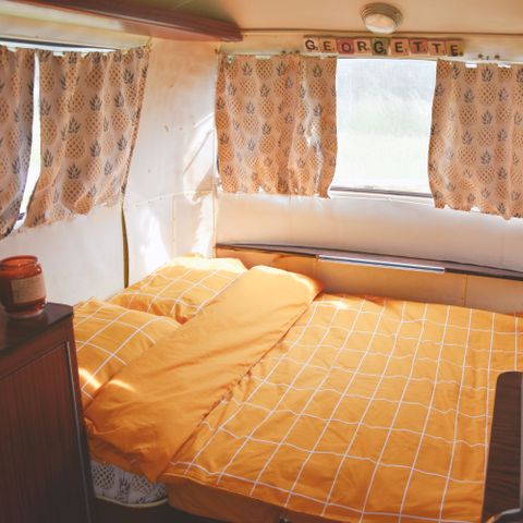 CARAVANE 2 personnes - Petite caravane vintage au milieu du Domaine