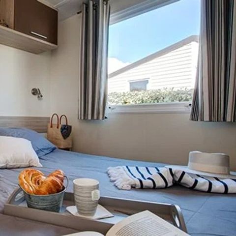 BUNGALOW 4 personnes - Mobil-home | Comfort XL | 2 Ch. | 4 Pers. | Terrasse surélévée non couverte | TV