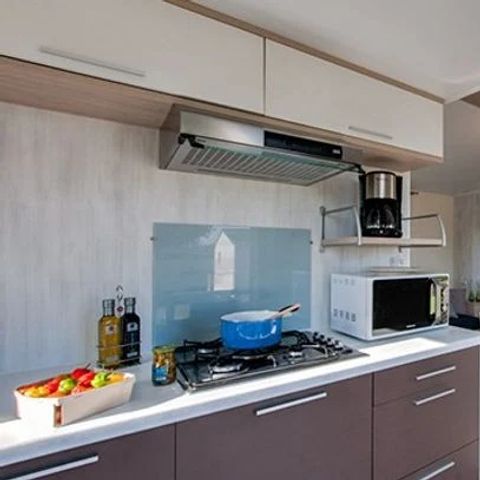 BUNGALOW 4 personnes - Mobil-home | Comfort XL | 2 Ch. | 4 Pers. | Terrasse surélévée non couverte | TV