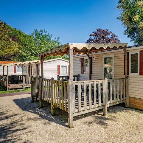 BUNGALOW 4 personnes - Mobil-home | Comfort XL | 2 Ch. | 4 Pers. | Terrasse surélevée | 2 SDB | Clim. | TV