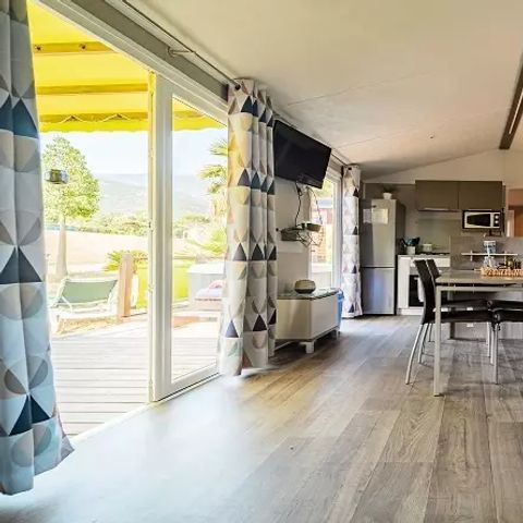 Mobilhome 6 personnes - Trio Premium 4 Pièces 6 Personnes Jacuzzi + Climatisé + TV