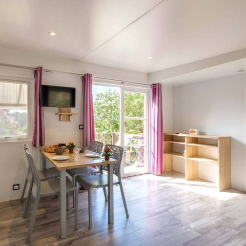 BUNGALOW 4 personnes - Comfort | 2 Ch. | 4 Pers. | Terrasse surélevée | 2 SDB | Clim. | TV