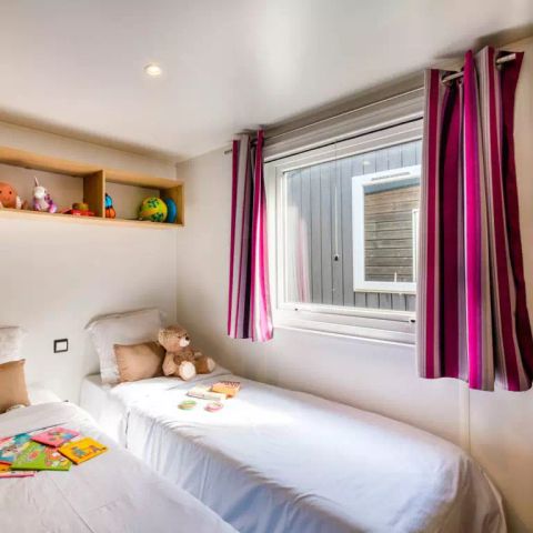 BUNGALOW 4 personnes - Mobil-home | Comfort | 2 Ch. | 4 Pers. | Terrasse surélevée | Clim. | TV