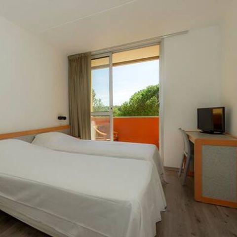CHAMBRE 2 personnes - Terrasse surélevée | 1 SDB | TV