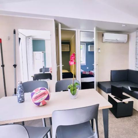 Mobilhome 6 personnes - Premium 4 Pièces 6 Personnes Climatisé + TV