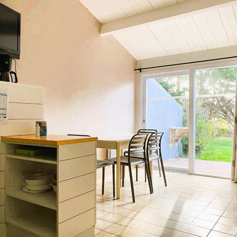 STUDIO 4 personnes - TV - PLANCHA