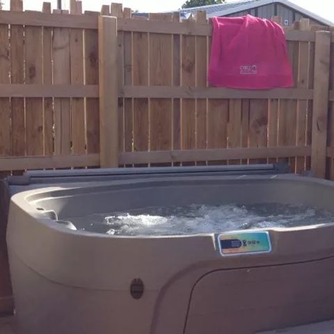 BUNGALOW 6 personnes - Trio Premium Plus Jaccuzzi + TV + Lave vaisselle