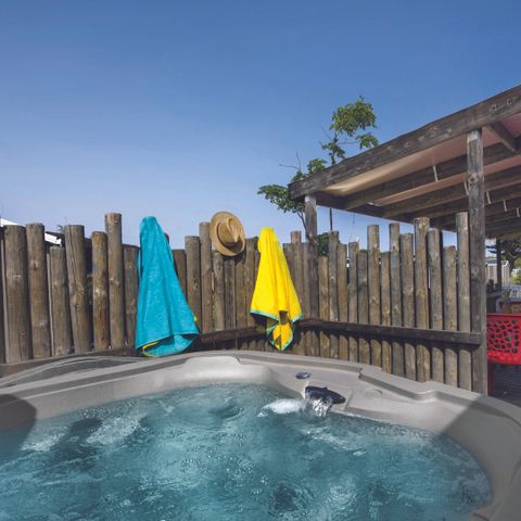 Mobilhome 4 personnes - Duo Premium 3 Pièces 4 Personnes Jacuzzi + Climatisé + TV
