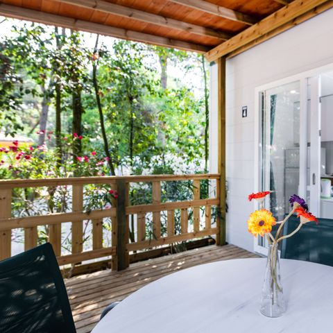 BUNGALOW 2 personnes - VIOLA (inclus : piscine, salle de sport et service plage)