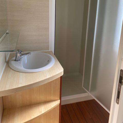 Mobilhome 4 personnes - Standard 27m² dont terrasse 2 chambres + TV