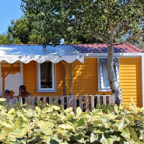 BUNGALOW 6 personnes - ESPACE PREMIUM- 32m2 clim et TV - vue bassin