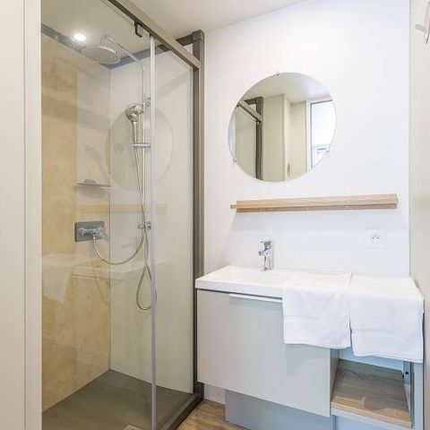 BUNGALOW 6 personnes - Mobil-home | Ultimate | 3 Ch. | 6 Pers. | Terrasse surélevée | 2 SDB | Clim.