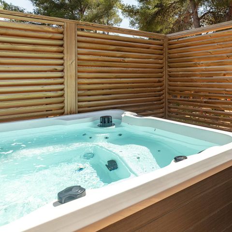 Mobilhome 6 personnes - Mobil-home | Ultimate | 3 Ch. | 6 Pers. | Terrasse surélevée | Jacuzzi | 2 SDB | Clim.