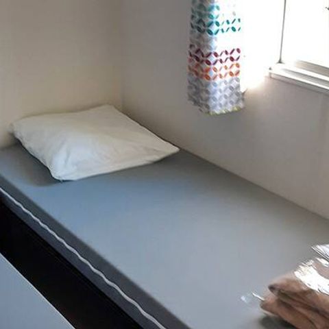 BUNGALOW 6 personnes - Mobil-home | Premium | 3 Ch. | 6 Pers. | Terrasse surélevée | 2 SDB | Clim.