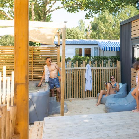 BUNGALOW 6 personnes - Mobil-home Premium 3 ch. avec spa (37m²) 4/6 pers