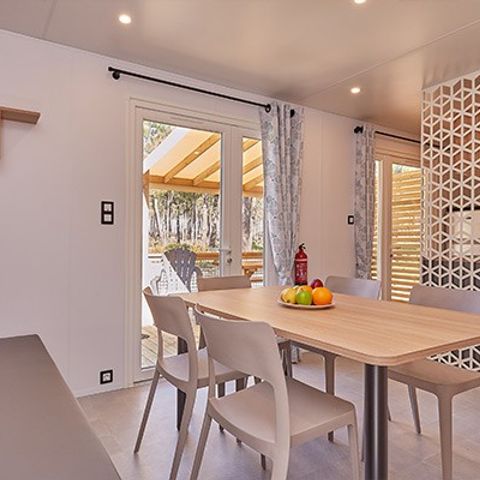 BUNGALOW 6 personnes - Premium Exclusive | 3 Ch. | 6 Pers. | Terrasse surélevée | Jacuzzi | Clim. | TV