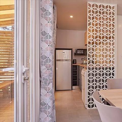 BUNGALOW 6 personnes - Mobil-home | Premium Exclusive | 3 Ch. | 6 Pers. | Terrasse surélevée | Jacuzzi | 1 SDB | Clim. | TV
