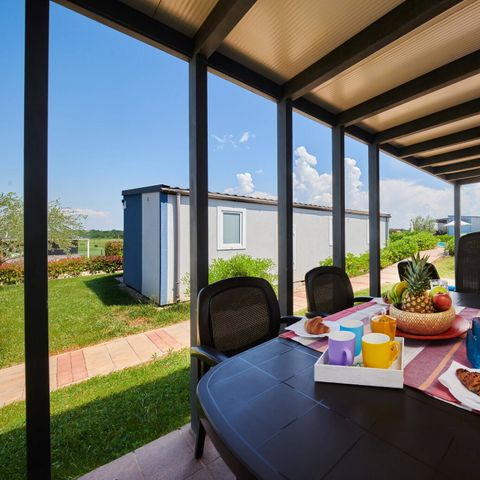 BUNGALOW 4 personnes - Comfort | 2 Ch. | 4 Pers. | Terrasse surélevée | 2 SDB | Clim. | TV