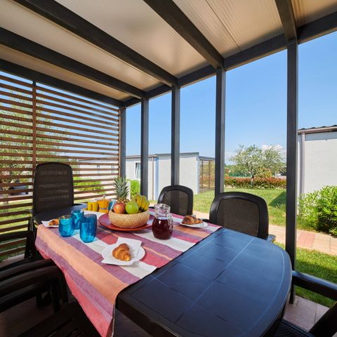 Mobilhome 6 personnes - Comfort | 3 Ch. | 6 Pers. | Terrasse surélevée | 2 SDB | Clim. | TV