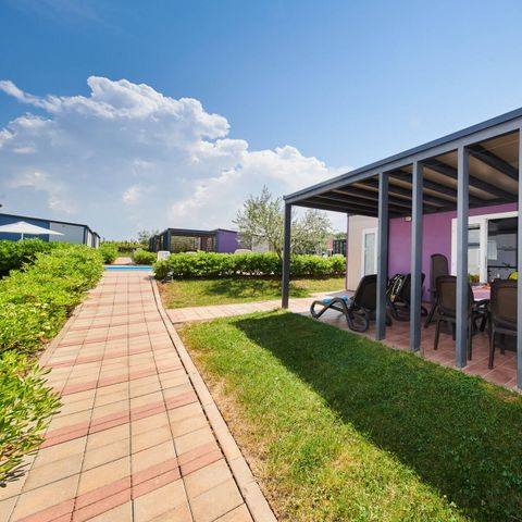 Mobilhome 4 personnes - Comfort | 2 Ch. | 4 Pers. | Terrasse surélevée | 2 SDB | Clim. | TV