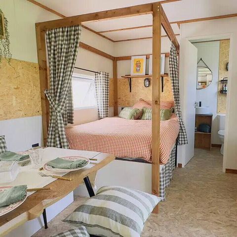 HÉBERGEMENT INSOLITE 4 personnes - Tiny House | 2 Ch. | 4 Pers. | Terrasse surélevée | 1 SDB