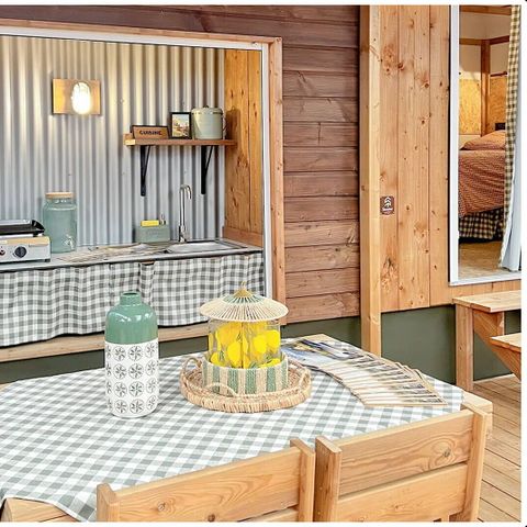HÉBERGEMENT INSOLITE 4 personnes - Tiny House | 2 Ch. | 4 Pers. | Terrasse surélevée | 1 SDB