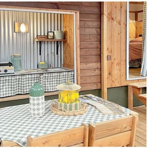 HÉBERGEMENT INSOLITE 4 personnes - Tiny House | 2 Ch. | 4 Pers. | Terrasse surélevée | 1 SDB | Clim.