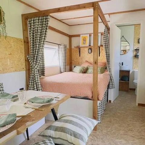 HÉBERGEMENT INSOLITE 4 personnes - Tiny House | 2 Ch. | 4 Pers. | Terrasse surélevée | 1 SDB | Clim.