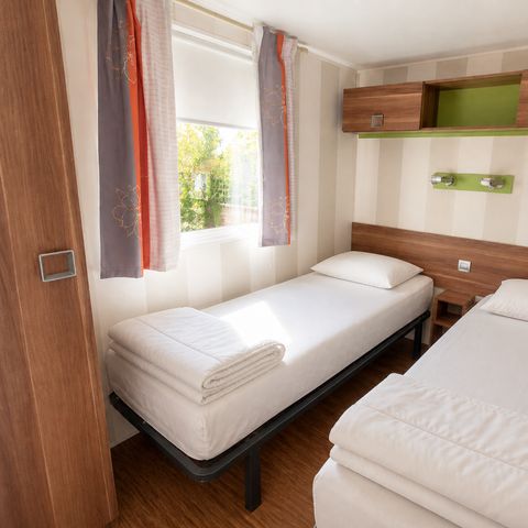 BUNGALOW 4 personnes - Mobil-Home Confort+ 2 ch. - Terrasse couverte - 30 m2