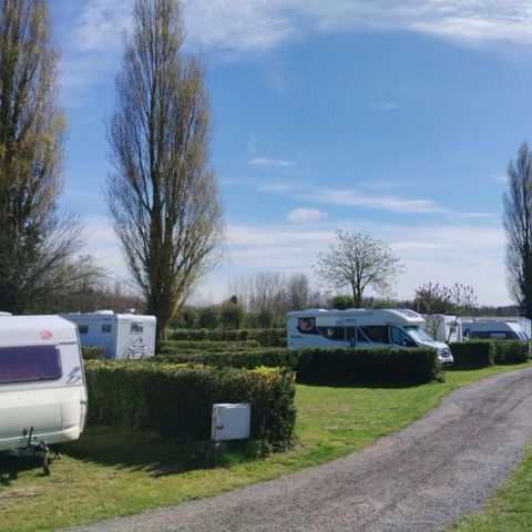 Emplacement - Confort - Avec électricité - 5 pers max