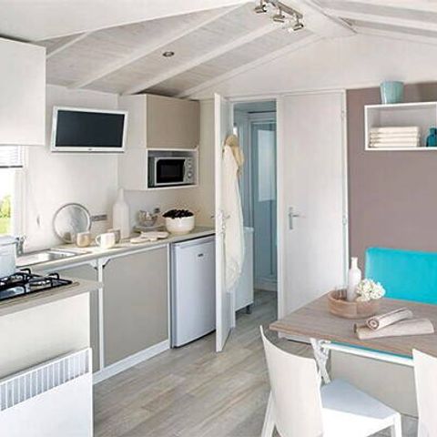 BUNGALOW 5 personnes - Premium | 2 Chambres | Capacité 5 personnes | Terrasse semi couverte | 2 Salles de bain | Climatisation | TV