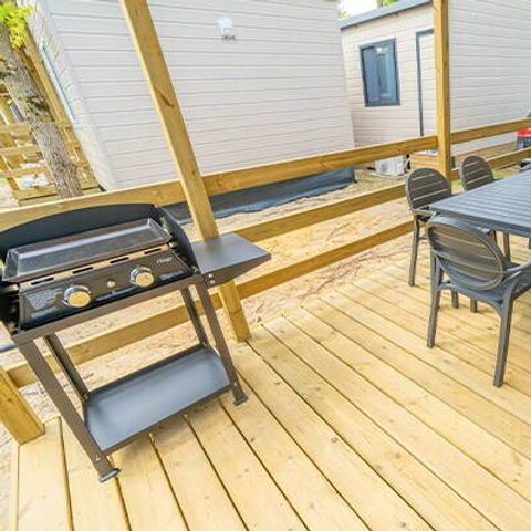 BUNGALOW 5 personnes - Premium | 2 Chambres | Capacité 5 personnes | Terrasse semi couverte | 2 Salles de bain | Climatisation | TV