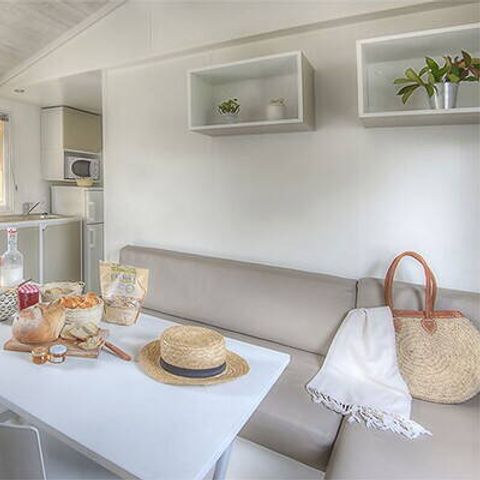 BUNGALOW 5 personnes - Premium | 2 Chambres | Capacité 5 personnes | Terrasse semi couverte | 2 Salles de bain | Climatisation | TV
