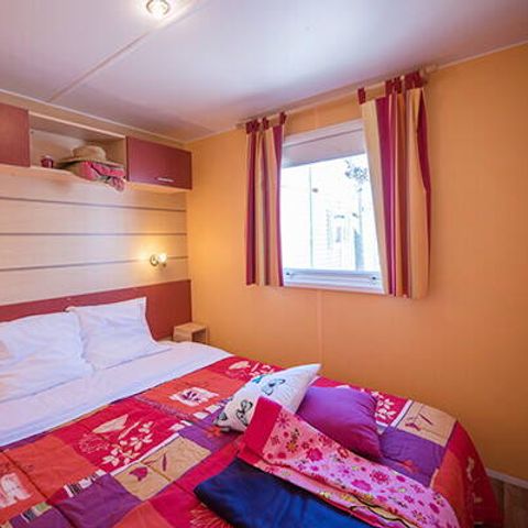 Mobilhome 6 personnes - Classic | 2 Ch. | 4/6 Pers. | Terrasse surélevée non couverte | 2 SDB | Clim.