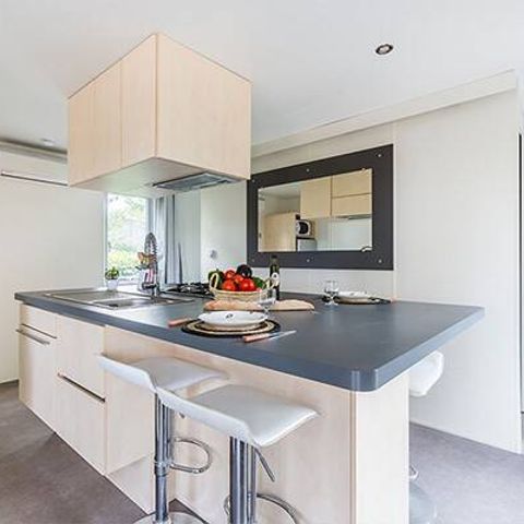 BUNGALOW 6 personnes - Premium Exclusive | 3 Ch. | 6 Pers. | Terrasse surélevée | 1 SDB | Clim. | TV