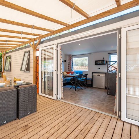 BUNGALOW 8 personnes - Mobil-home | Premium | 4 Ch. | 8 Pers. | Terrasse Lounge | 2 SDB | Clim. | TV