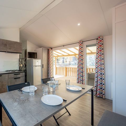 BUNGALOW 8 personnes - Mobil-home | Premium | 4 Ch. | 8 Pers. | Terrasse Lounge | 2 SDB | Clim. | TV
