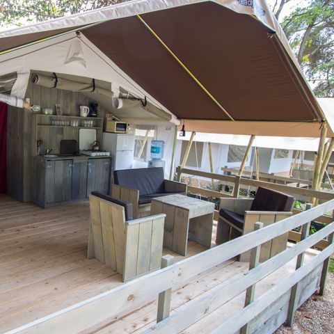 TENTE TOILE ET BOIS 5 personnes - Luxe Safaritent Sanitaire