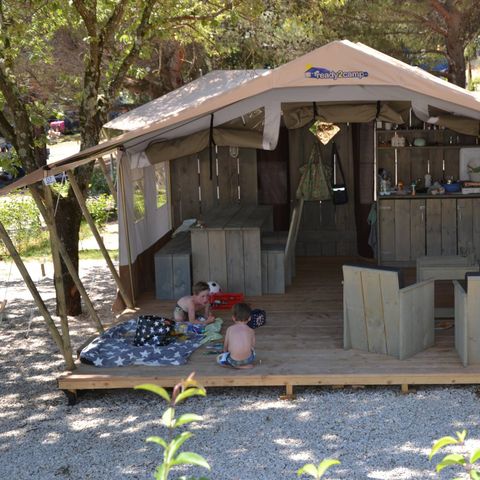 TENTE TOILE ET BOIS 5 personnes - Luxe Safaritent Sanitaire