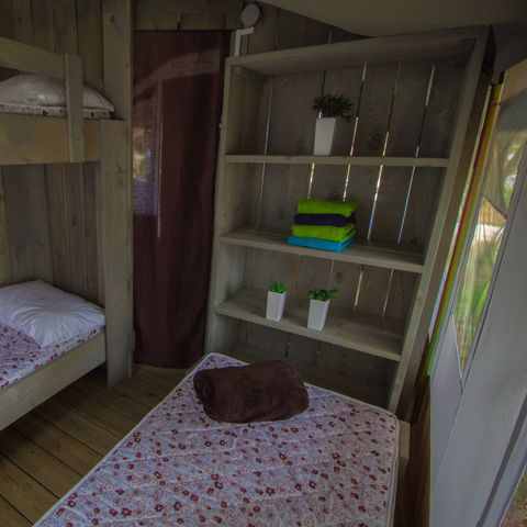 TENTE TOILE ET BOIS 5 personnes - Luxe Safaritent Sanitaire