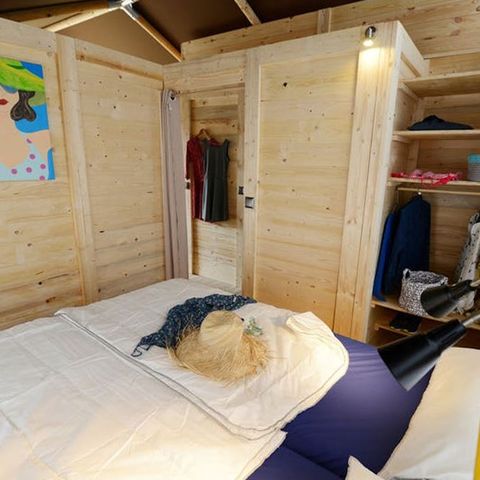 TENTE TOILE ET BOIS 5 personnes - Tente safari coucher de soleil + sanitaires + air conditionné (6P)