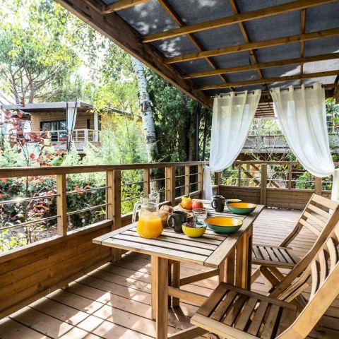 HÉBERGEMENT INSOLITE 5 personnes - Lodge Kabane sur Pilotis 3 Pièces 5 Personnes Climatisé + TV