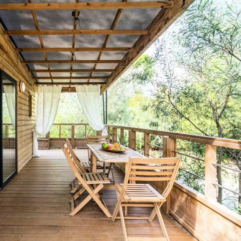 HÉBERGEMENT INSOLITE 5 personnes - Lodge Kabane sur Pilotis 3 Pièces 5 Personnes Climatisé + TV