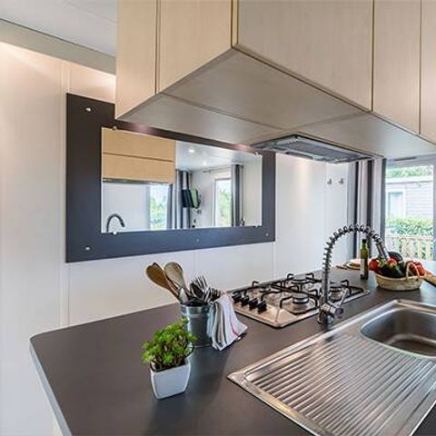 BUNGALOW 8 personnes - Premium Exclusive | 3 Ch. | 6/8 Pers. | Terrasse surélevée | 2 SDB | Clim. | TV