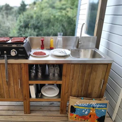 Mobilhome 7 personnes - Salon Premium à 3 chambres avec cuisine extérieure