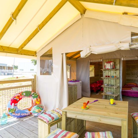 TENTE TOILE ET BOIS 5 personnes - C- Lodge Pilotis - 2 chambres 24m² avec terrasse couverte