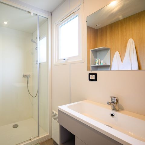 BUNGALOW 5 personnes - D/ COTTAGE CONFORT 2 ch. 4/5 pers. - 30m2 - terrasse couverte