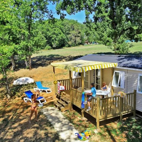 Mobilhome 8 personnes - Homair mobil homes au camping La Guyonnière Classic XL | 3 Ch. | 6/8 Pers. | Terrasse surélevée