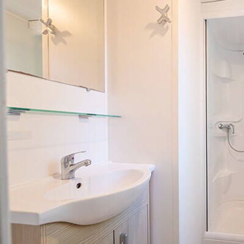 BUNGALOW 6 personnes - Classic | 2 Ch. | 4/6 Pers. | Terrasse Simple | 1 SDB | TV