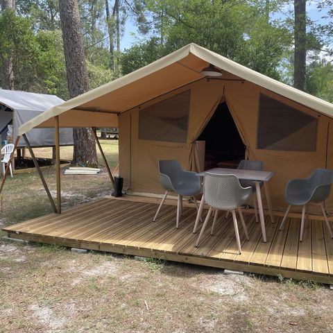 TENTE TOILE ET BOIS 4 personnes - plancher bois, 2 chambres, cuisine équipée, terrasse